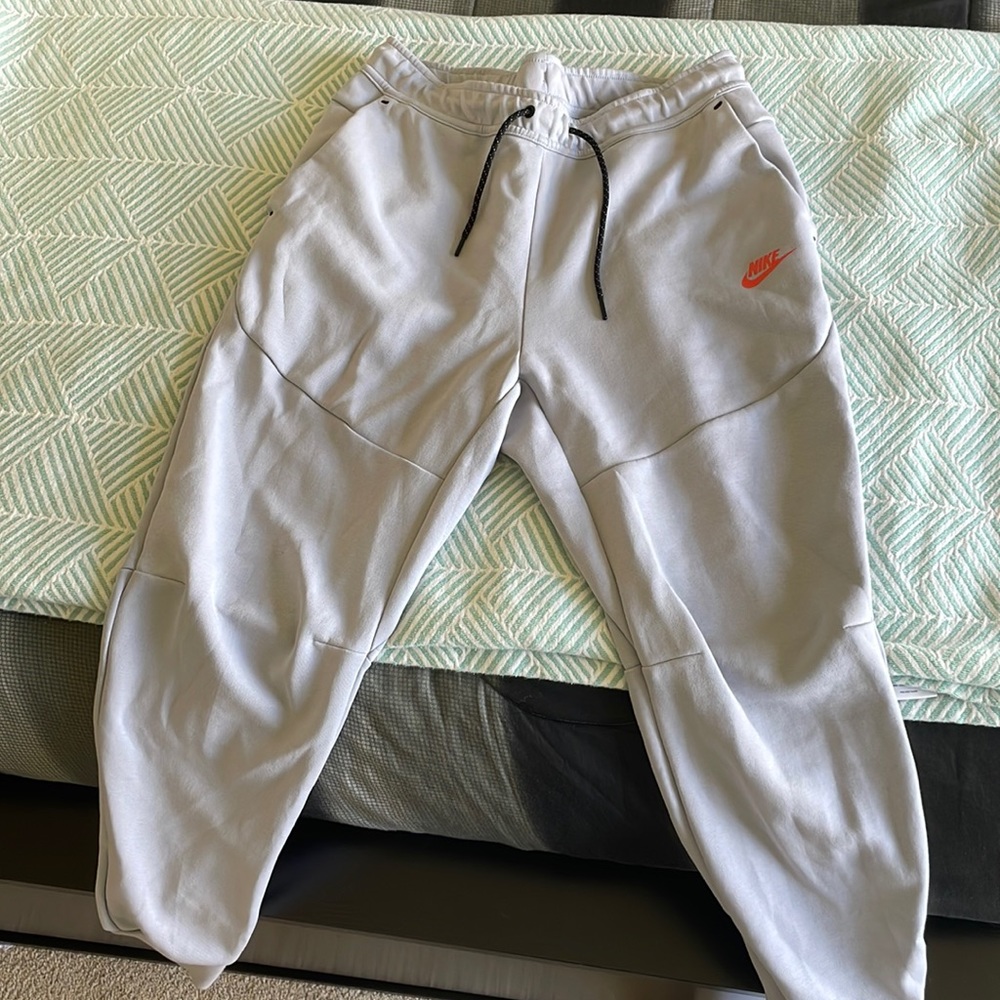 Nike tech sweatpants sz L (Worn Twice)